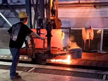 Manipulator دارای انعطاف پذیری بالا و می تواند به راحتی اشیاء را بگیرد.